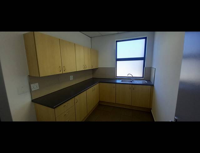 809M² OFFICE TO LET IN PAULSHOF